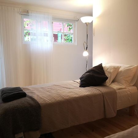 Stockholm B&B Cottage Нака Экстерьер фото