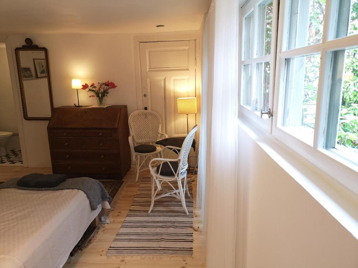 Stockholm B&B Cottage Нака Экстерьер фото