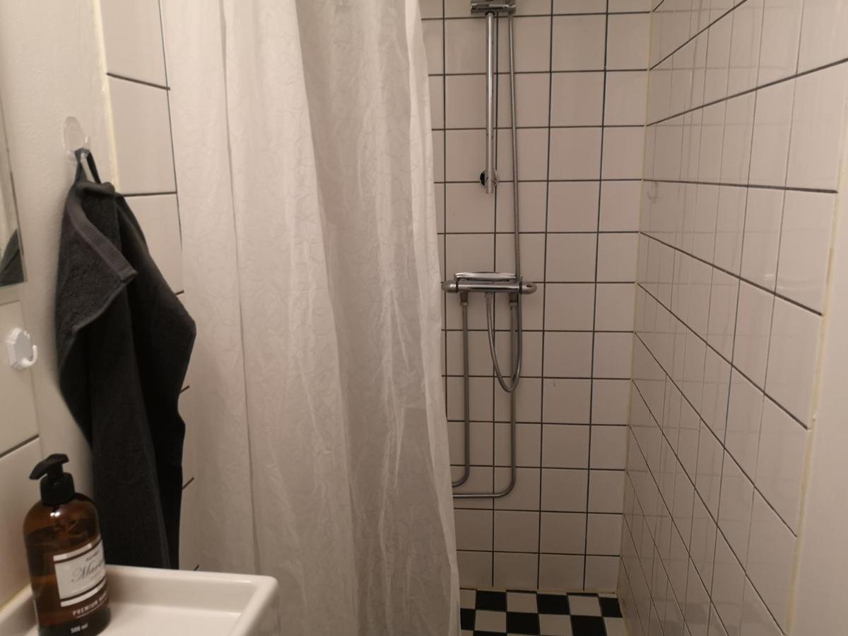 Stockholm B&B Cottage Нака Экстерьер фото