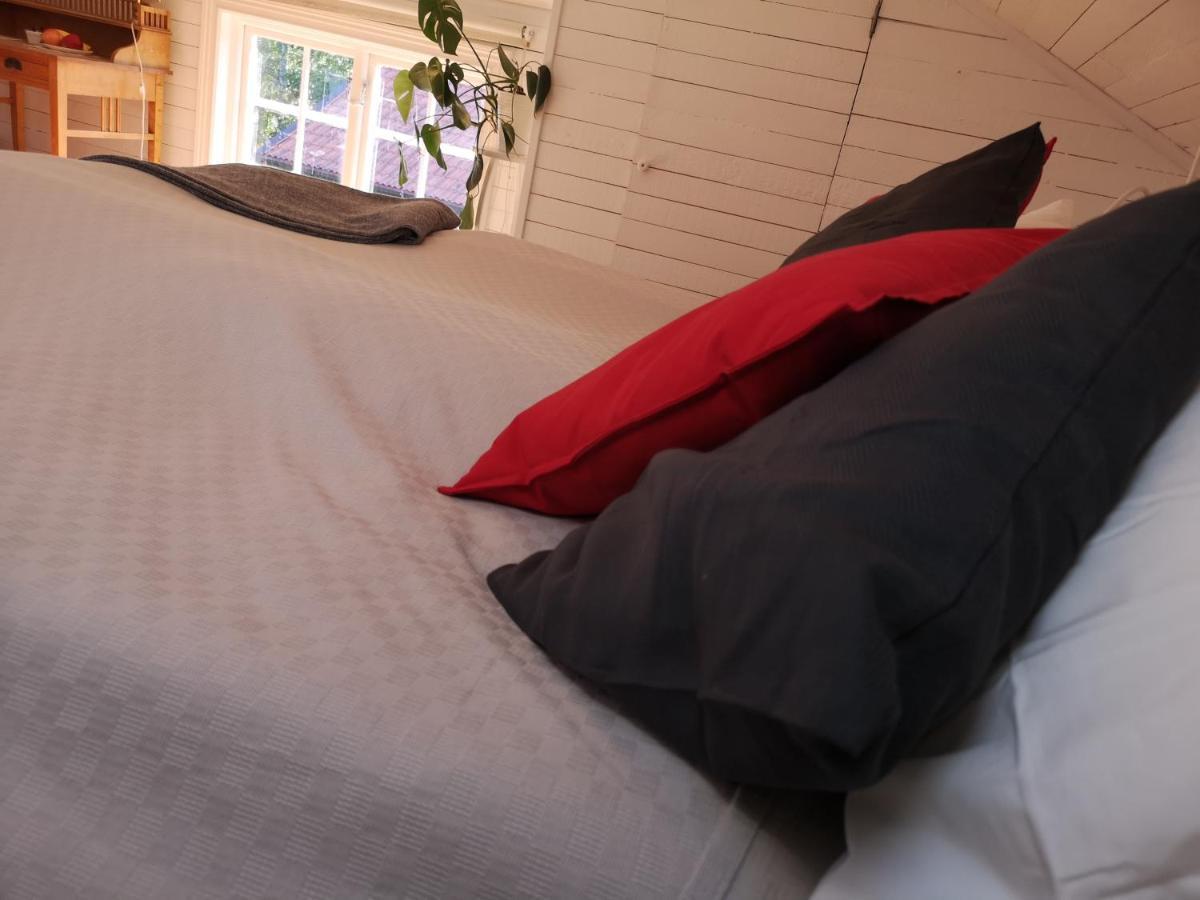 Stockholm B&B Cottage Нака Экстерьер фото