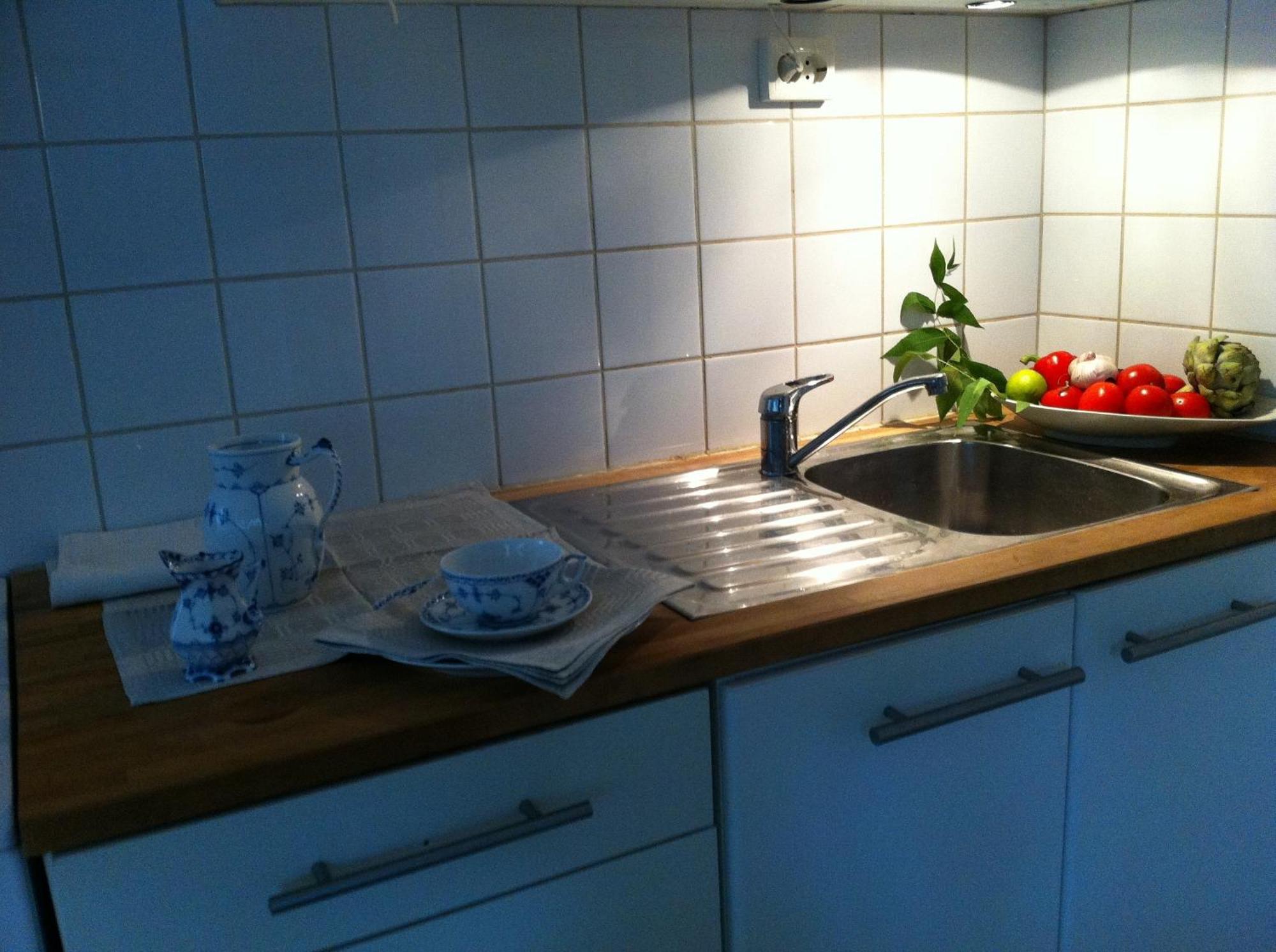 Stockholm B&B Cottage Нака Номер фото