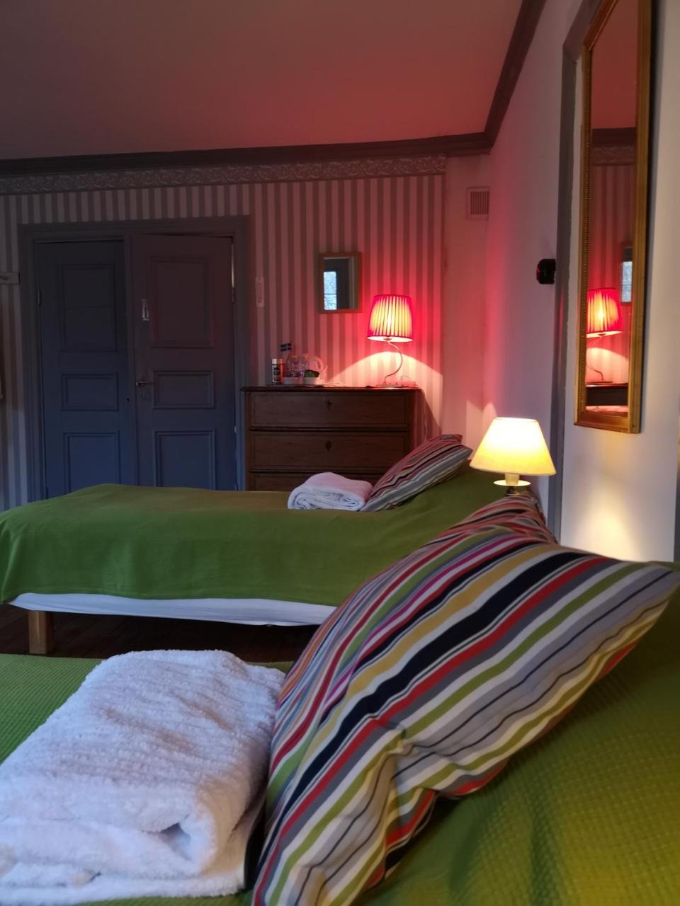 Stockholm B&B Cottage Нака Экстерьер фото