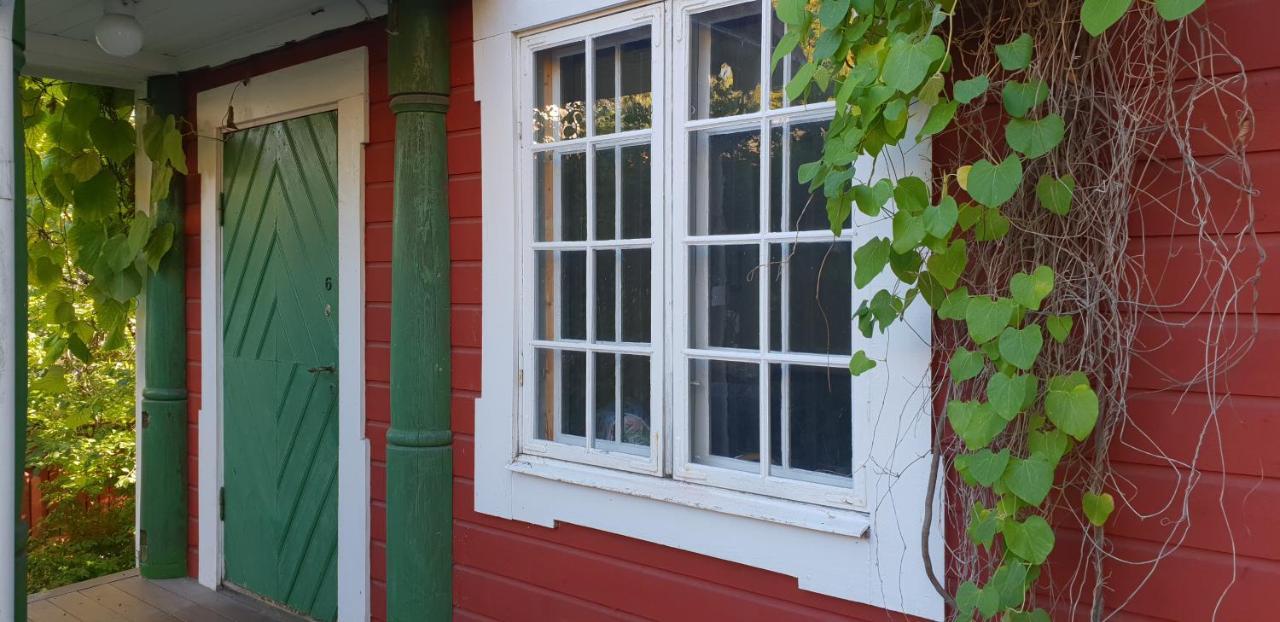 Stockholm B&B Cottage Нака Экстерьер фото