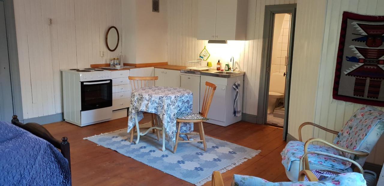 Stockholm B&B Cottage Нака Экстерьер фото
